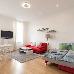 Bright Red Heart In Leopoldstadt Apartament Wiedeń